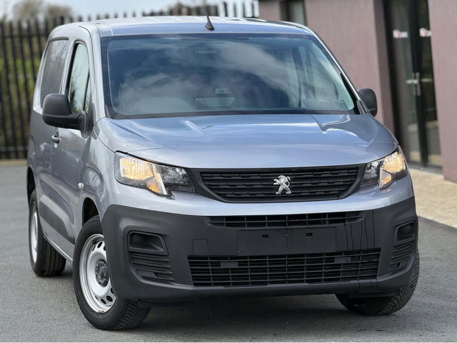 2023 Peugeot Partner 1.5L Diesel For Sale Images