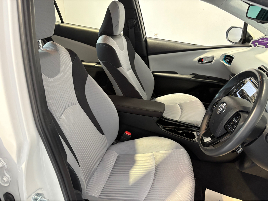 2022 Toyota Prius 1.8L Hybrid For Sale Images