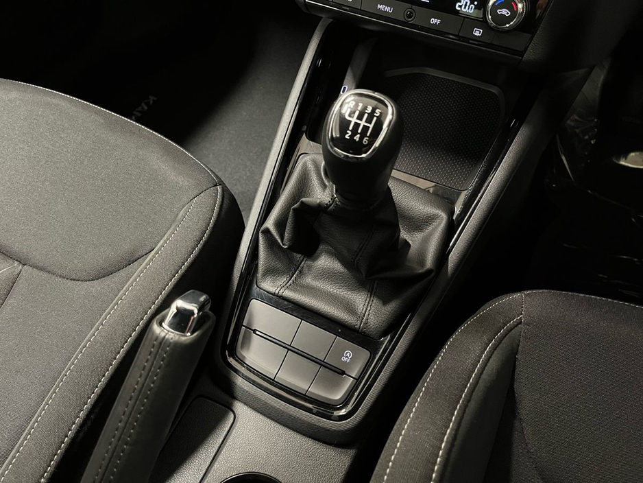 Skoda Kamiq Style 1.0TSI 110BHP - Reversing Camera - Climate Control - Cruise Control - Auto Lights/Wipers - Apple CarPlay/Android Auto — thumbnail 11
