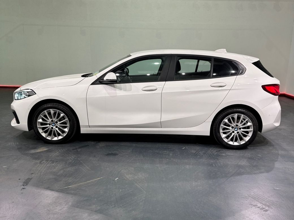 BMW 1 Series 1.5 AUTOMATIC - NEW MODEL - PLAY EDITION - FACTORY ALLOYS - REAR CAMERA - ELECTRIC SEATS — thumbnail 6