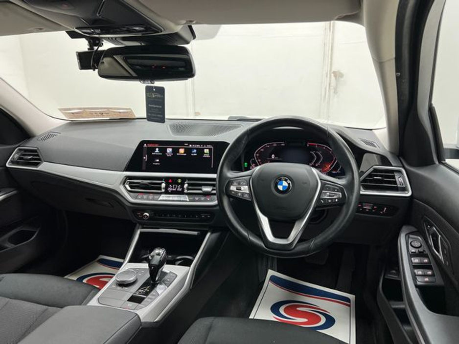 BMW 3 Series 320d xDrive 4WD — thumbnail 10