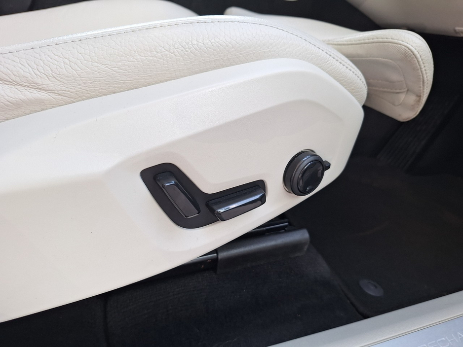 2023 Volvo XC60 2L Petrol Plug-in Hybrid For Sale Images
