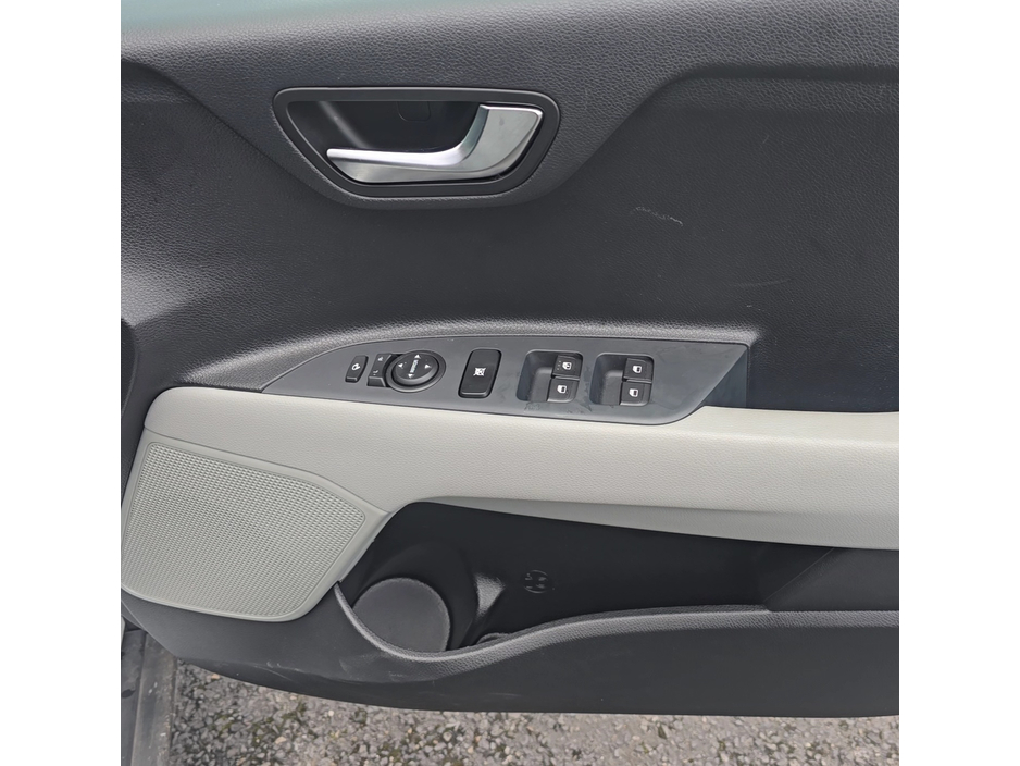 2026 Kia Stonic 1L Petrol Hybrid For Sale Images