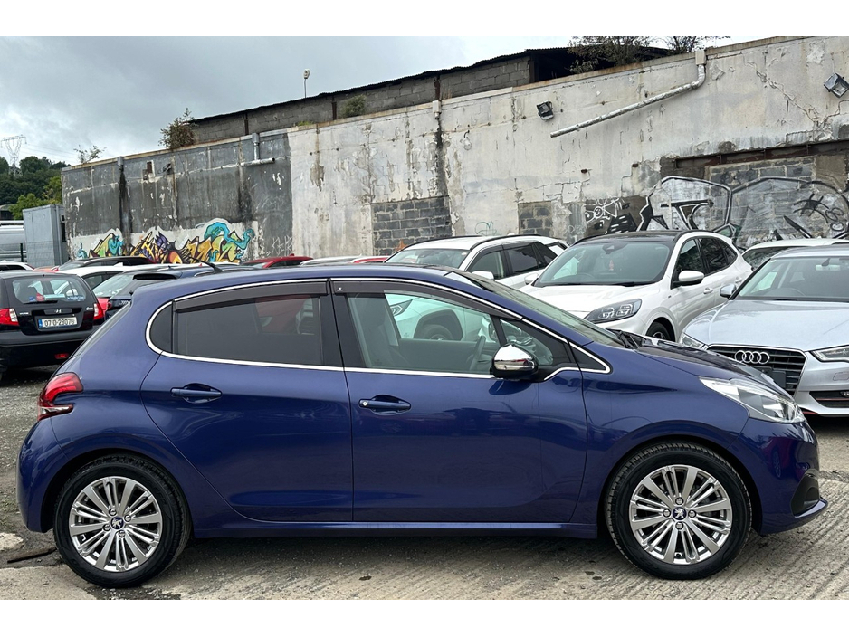 Peugeot 208 5D ALLURE 1.2L Petrol - Automatic (8484) — thumbnail 7
