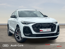 Audi Q5 E-HYBRID 220KW QUATTRO S-LINE WITH BLACK STYLING, FULL PAINT FINISH, PRIVACY GLASS & AMBIENT LIGHTING