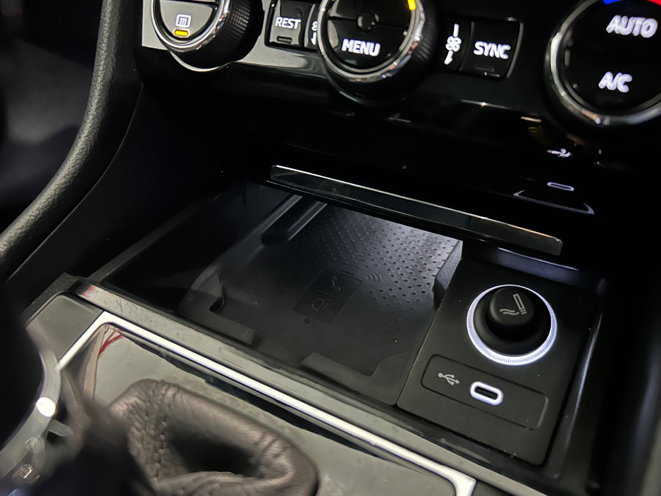 2021 Skoda Superb 2L Diesel For Sale Images