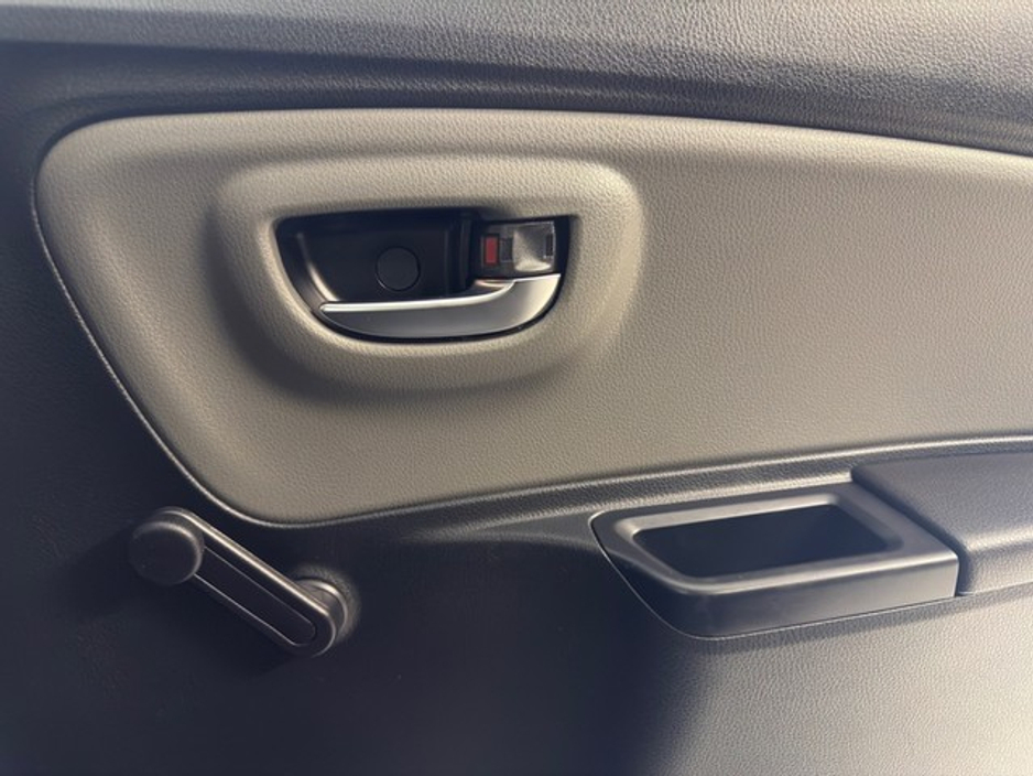 Toyota Yaris Luna Hybrid — thumbnail 18