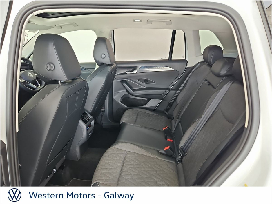 Volkswagen Tiguan Edition 75 PHEV 204HP DSG, Panoramic Roof, Heated Seats, Keyless Entry,Sat Nav,App Connect,Elec Bootlid + much more — thumbnail 6