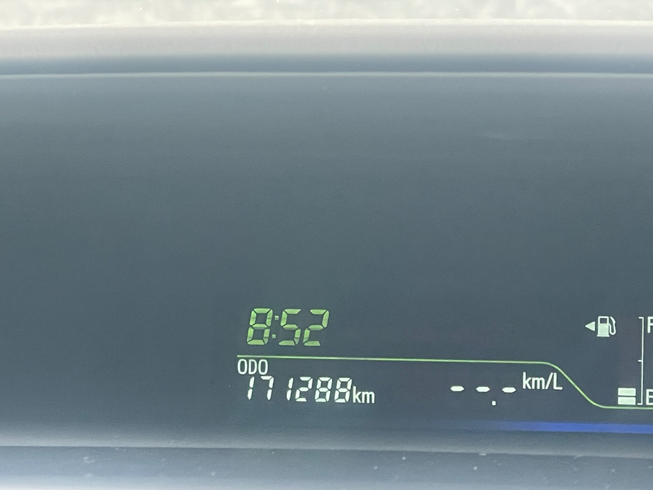 2013 Toyota Prius 1.8L Petrol Hybrid For Sale Images