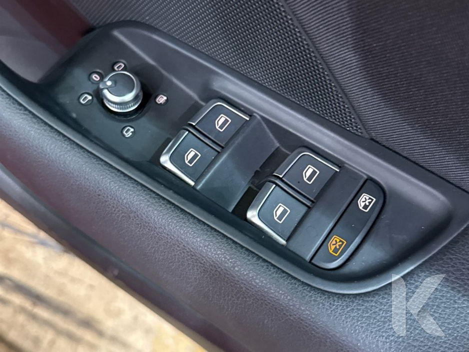 Audi A3 1.4 AUTOMATIC SALOON - FACTORY ALLOYS - CRUISE CONTOL - REAR CAMERA - MULTI FUNCTION STEERING WHEEL - HEATING / AC CONTROLS — thumbnail 18