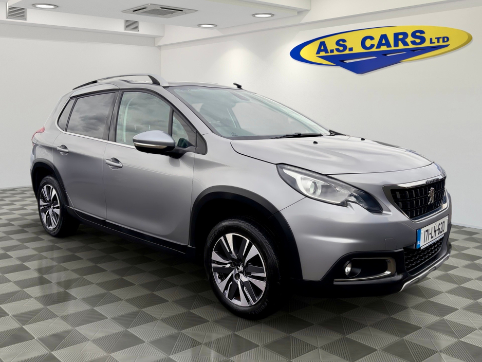 Peugeot 2008 ALLURE 1.2 PURETECH  ** PANORAMIC GLASS ROOF ** HALF LEATHER INTERIOR ** SAT NAV ** SUPERB EXAMPLE ** — thumbnail 2