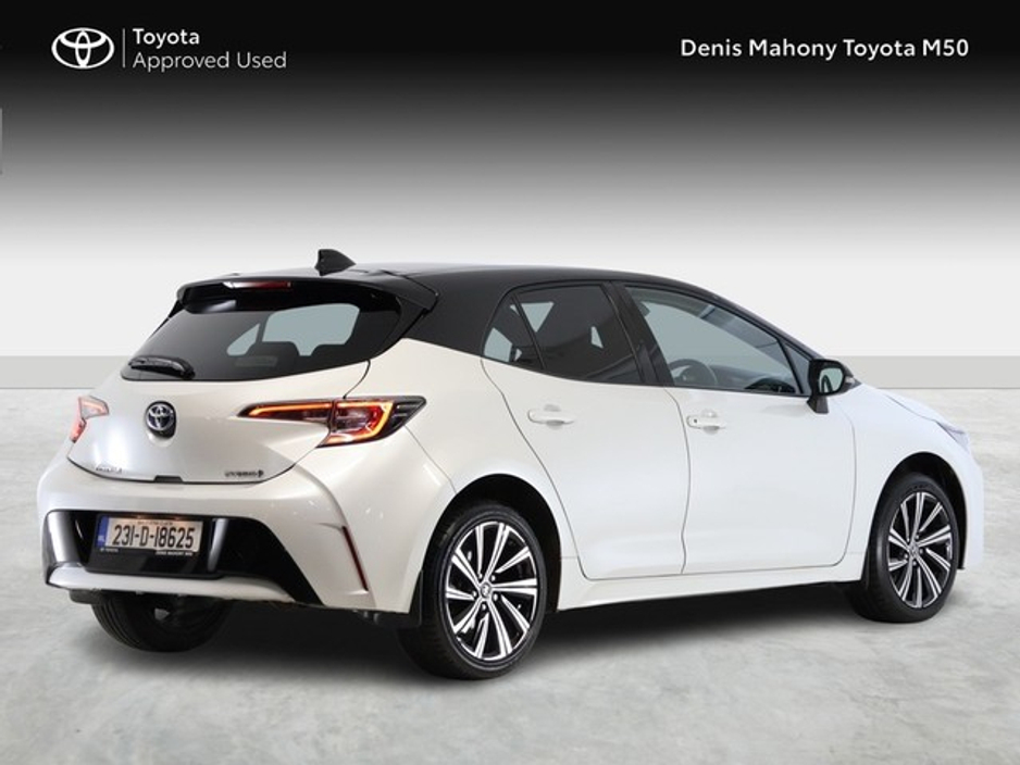 Toyota Corolla Luna Sport Hatchback Hybrid — thumbnail 2