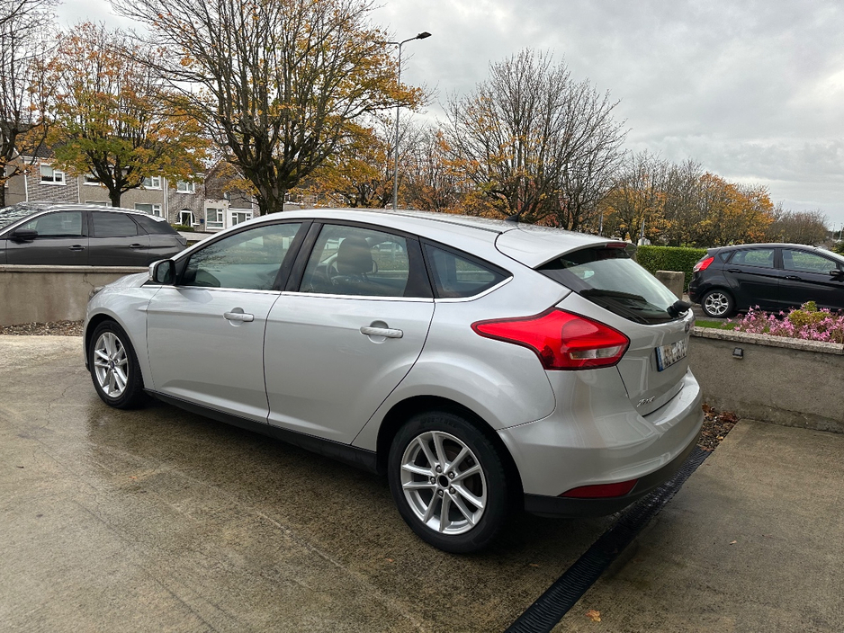 Ford Focus 1.0 T ZETEC ECOBOOST 125
