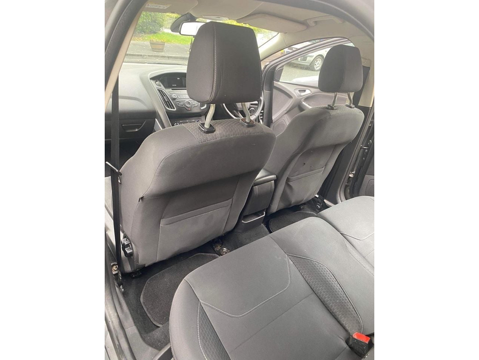 Ford Focus 1.6 Zetec Saloon Diesel Manual (95bhp) — thumbnail 11