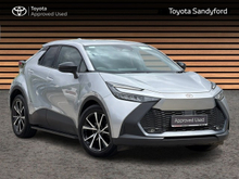 Toyota C-HR HYBRID SPORT // SIDE STEPS // APPLE CARPLAY/ANDROID AUTO // REAR CAMERA // FULL WARRANTY