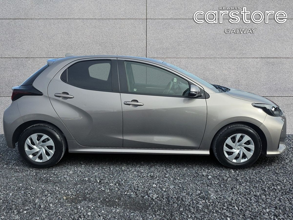 Toyota Yaris Hybrid X — thumbnail 2