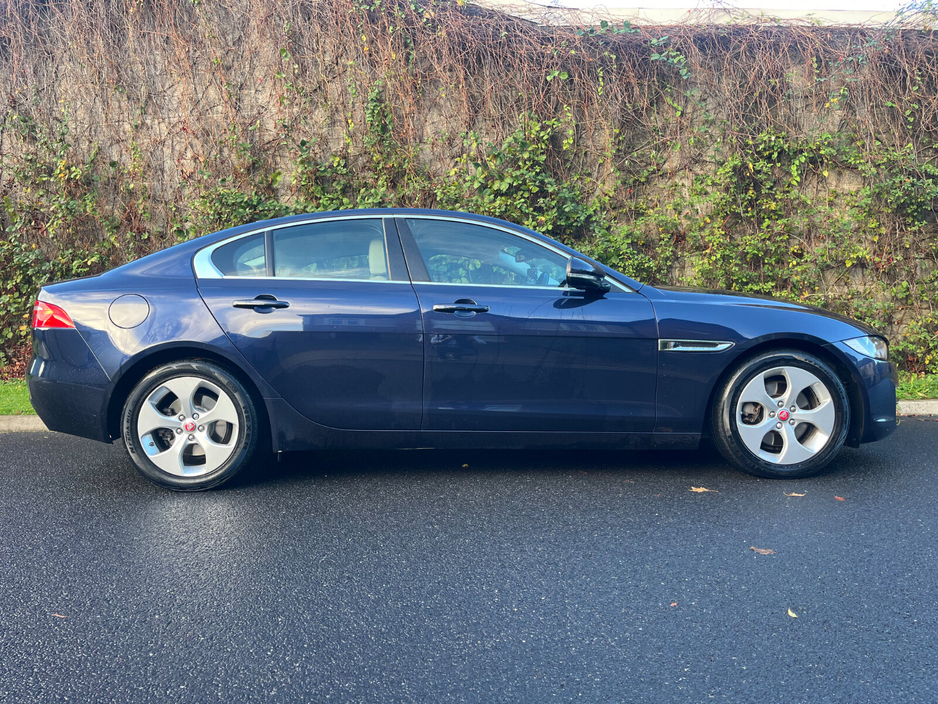 Jaguar XE 2.0 D Prestige Manual 180PS — thumbnail 3