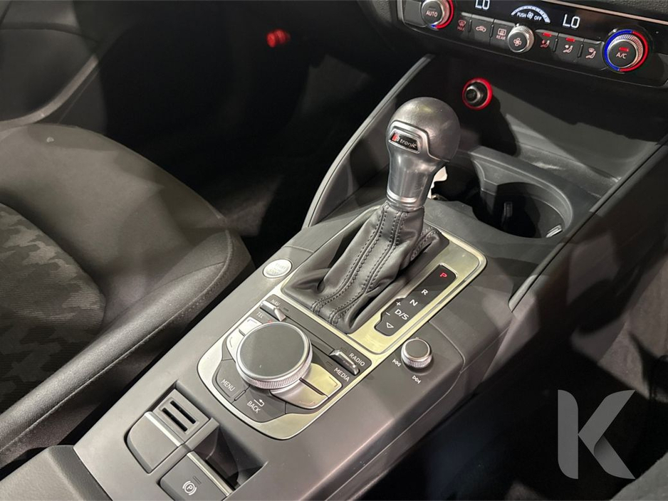Audi A3 1.4 AUTOMATIC SALOON - FACTORY ALLOYS - CRUISE CONTOL - REAR CAMERA - MULTI FUNCTION STEERING WHEEL - HEATING / AC CONTROLS — thumbnail 23