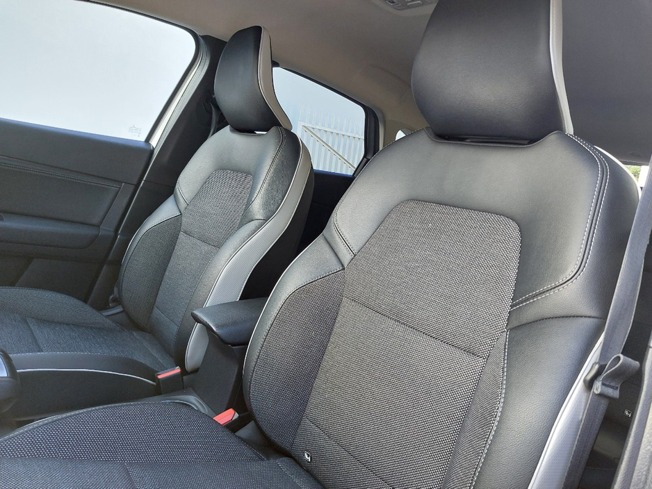 2023 Renault Captur 1L Petrol For Sale Images