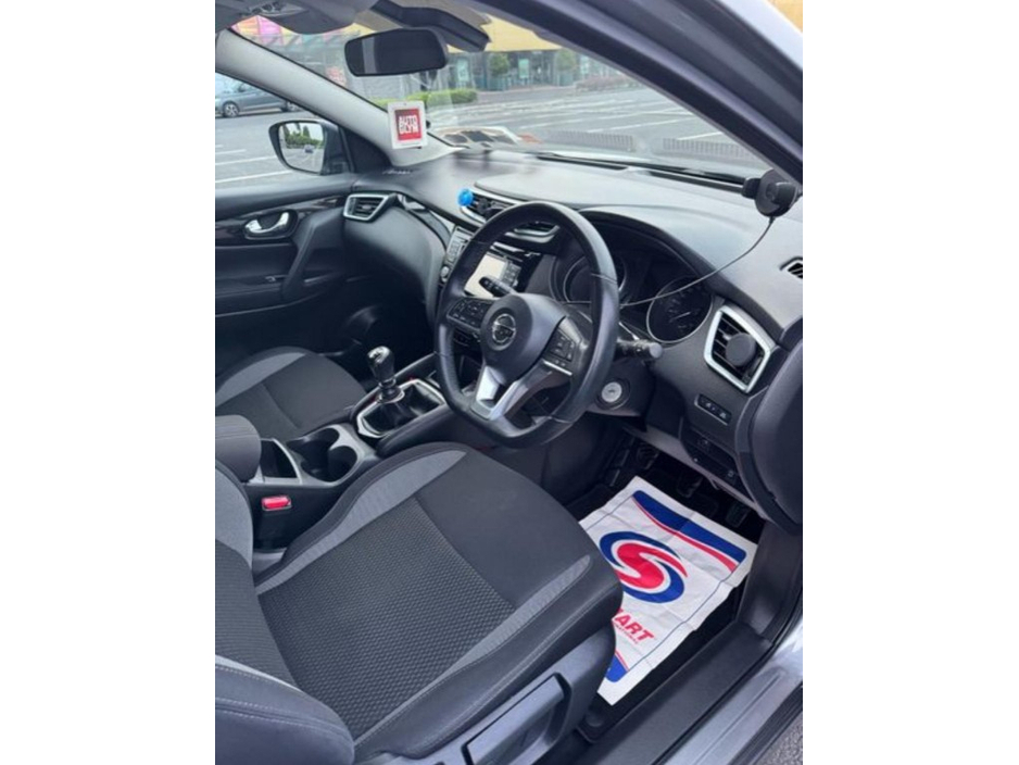 Nissan Qashqai 1.2 SV 18 4DR — thumbnail 9