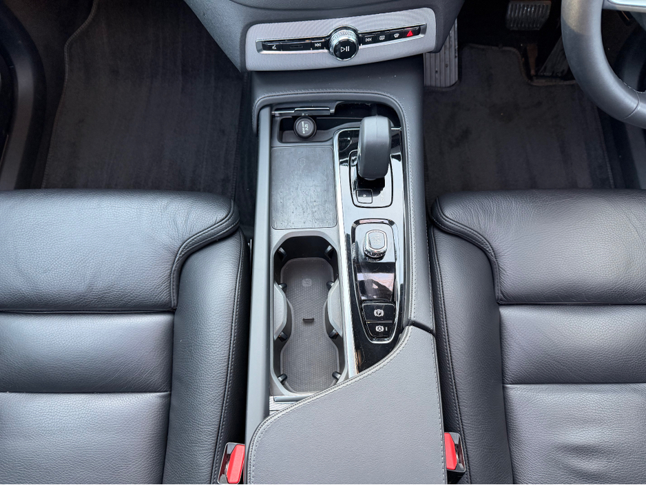 2023 Volvo XC90 2L Petrol Plug-in Hybrid For Sale Images