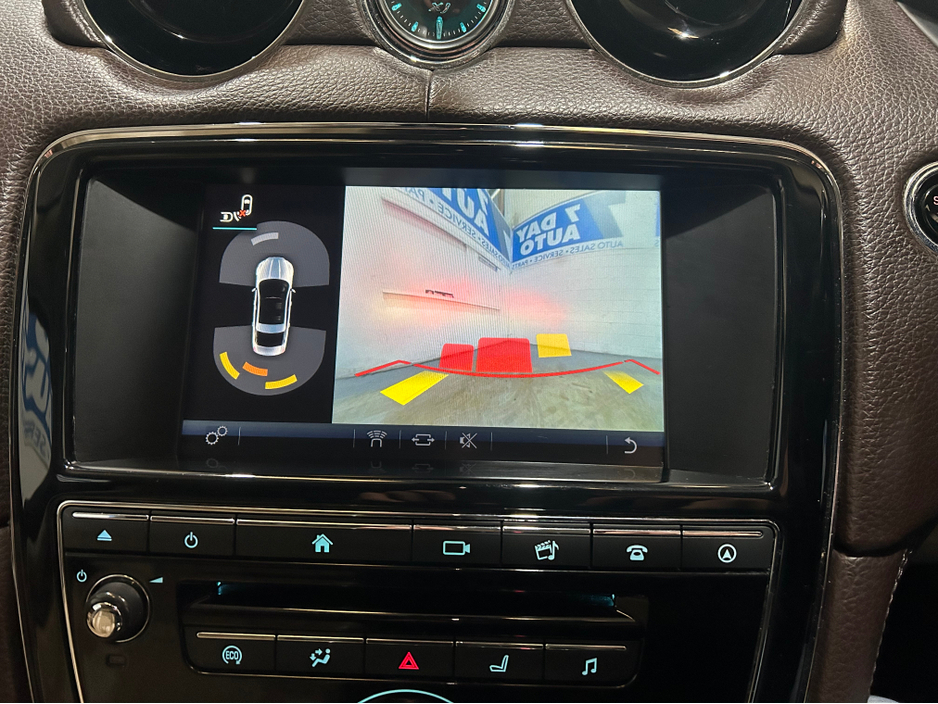 2016 Jaguar XJ 3L Diesel For Sale Images