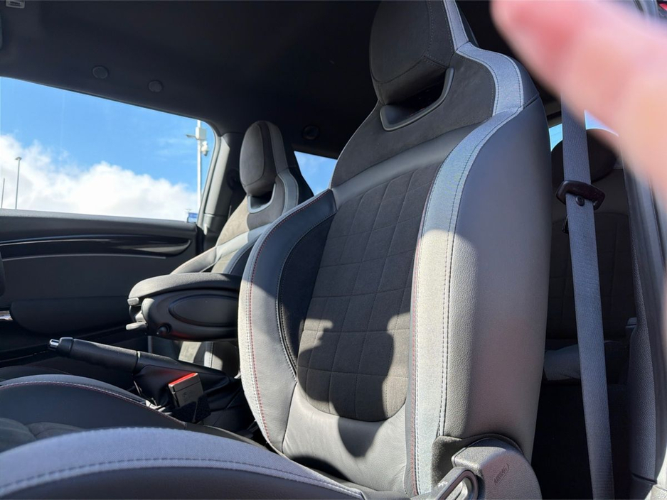 2024 MINI Hatch 2L Petrol For Sale Images