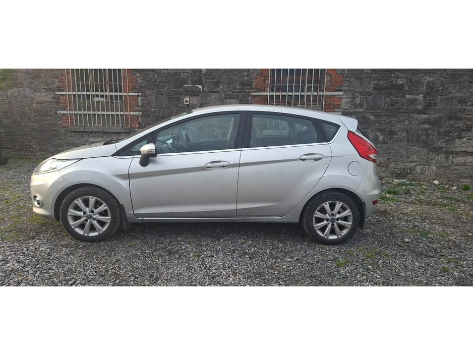 Ford Fiesta 1.25 ZETEC 82PS 5DR ARGENTO — thumbnail 3