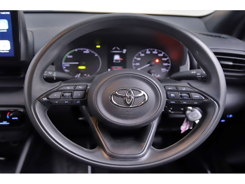 Toyota Yaris 1.5 PETROL HYBRID *REVERSE CAM* — thumbnail 17