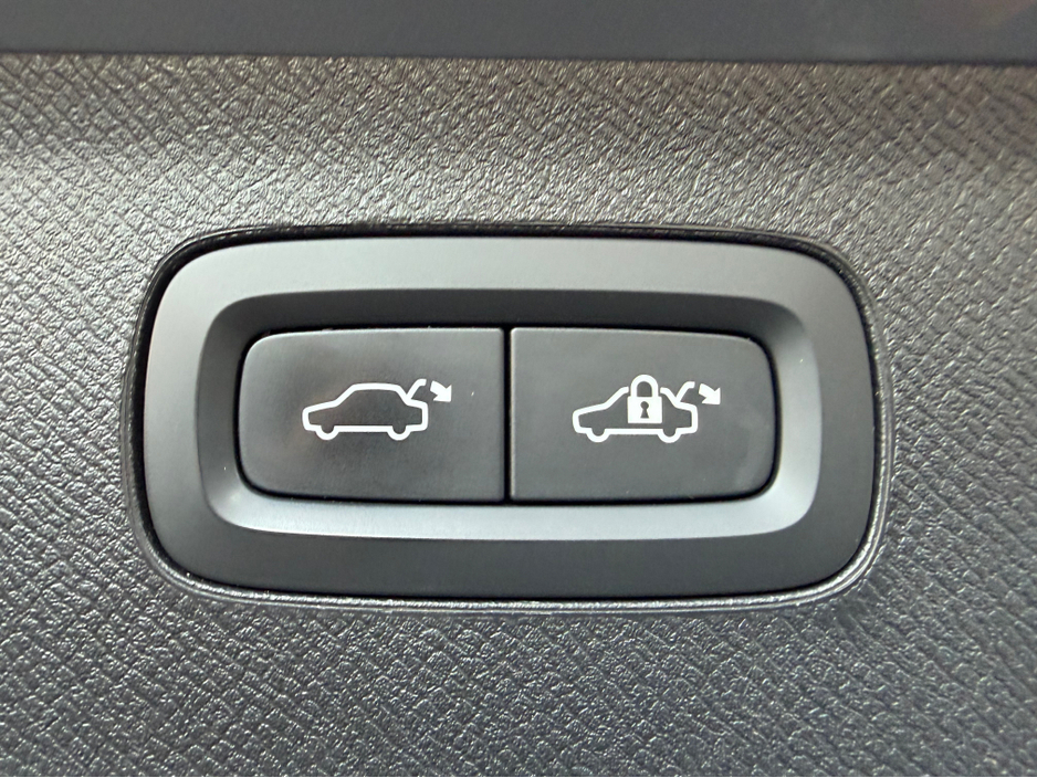 2023 Volvo XC90 2L Petrol Plug-in Hybrid For Sale Images