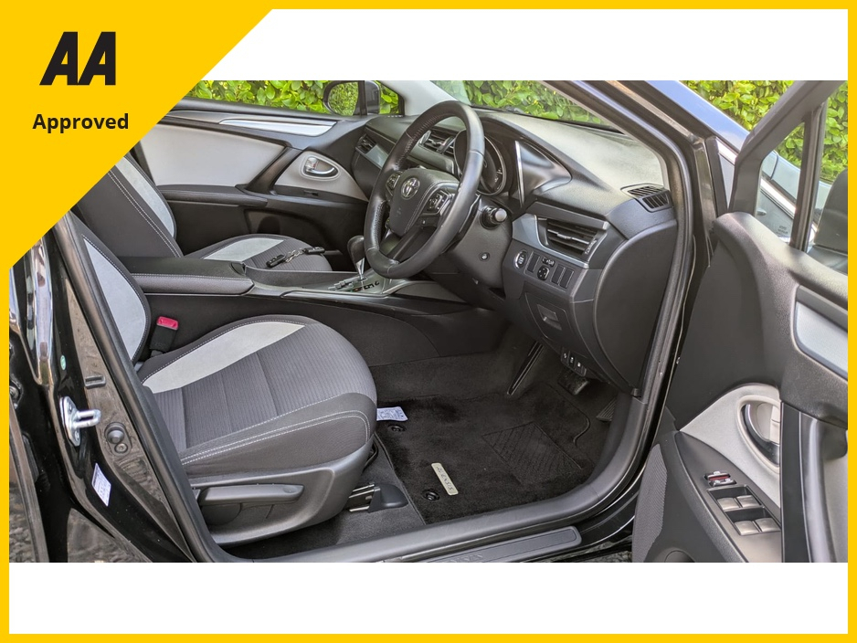 2017 Toyota Avensis 2L Petrol For Sale Images