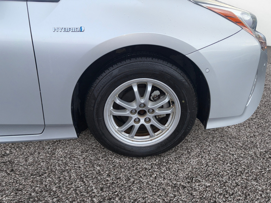 Toyota Prius 1.8 Petrol Hybrid Auto — thumbnail 17