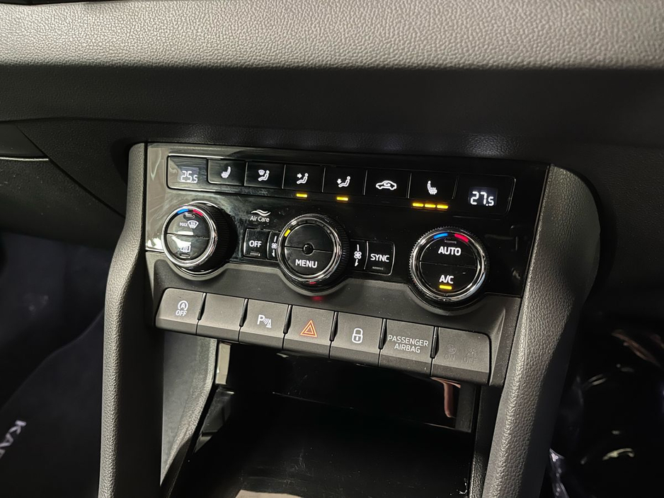 Skoda Karoq Sportline DSG 2.0TDI 115BHP - Reversing Camera - Climate Control - Heated Seats - Cruise Control - Apple CarPlay/Android Auto — thumbnail 12
