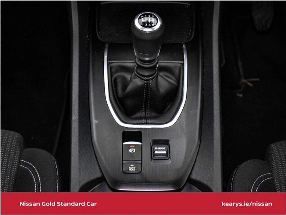 Nissan Qashqai 1.3 PET MILD HYBRID SV WITH HEATED FRONT SEATS - HEATED STEERING WHEEL - HEATED WINDSCREEN - MEGA SALE PRICE — thumbnail 16