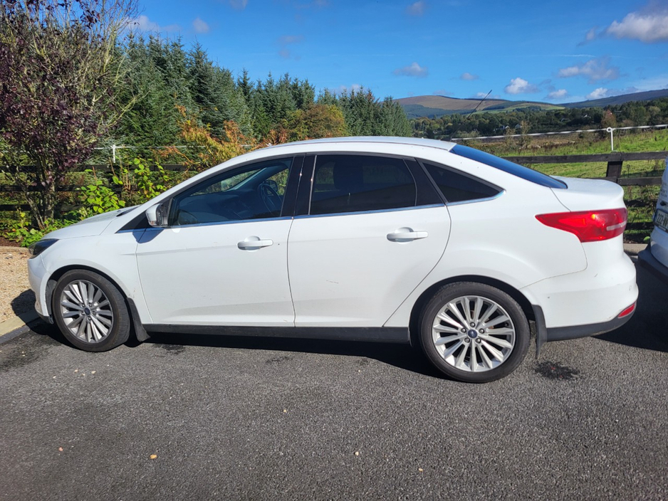 Ford Focus TITANIUM 1.6 TDCI 95PS 4DR — thumbnail 2