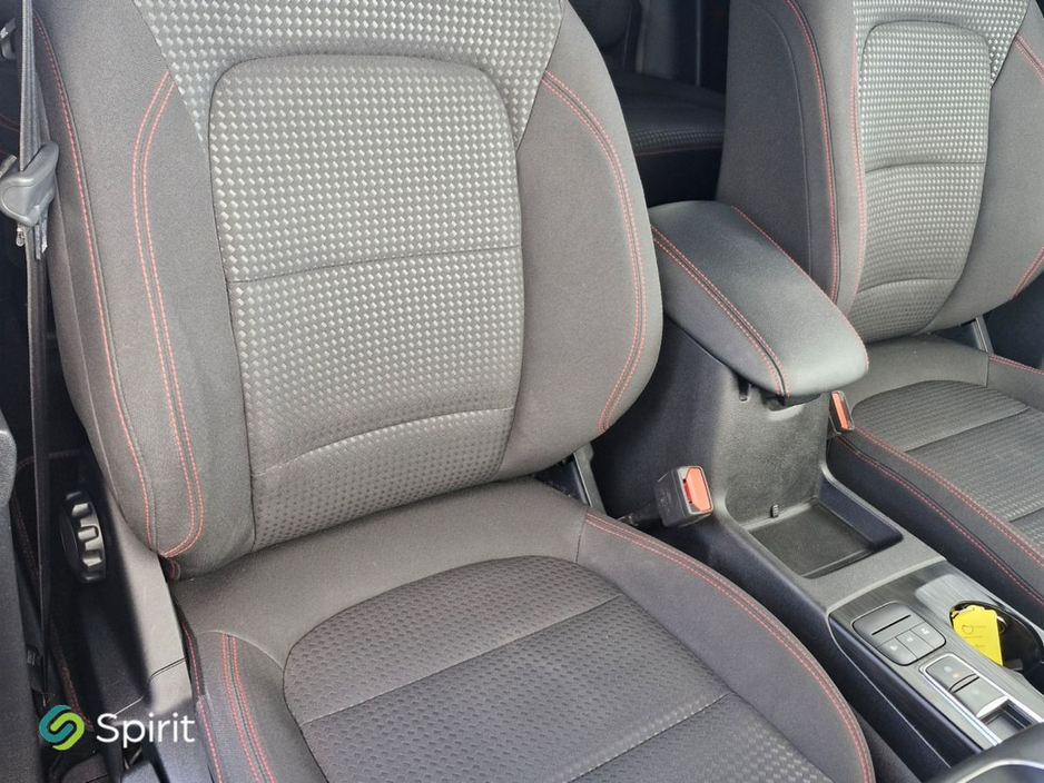 Ford Kuga 2.5 PHEV ST-Line Auto — thumbnail 17
