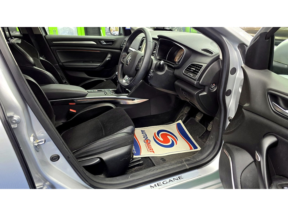 Renault Megane DYNAMIQUE NAV DCI 110 4DR — thumbnail 20