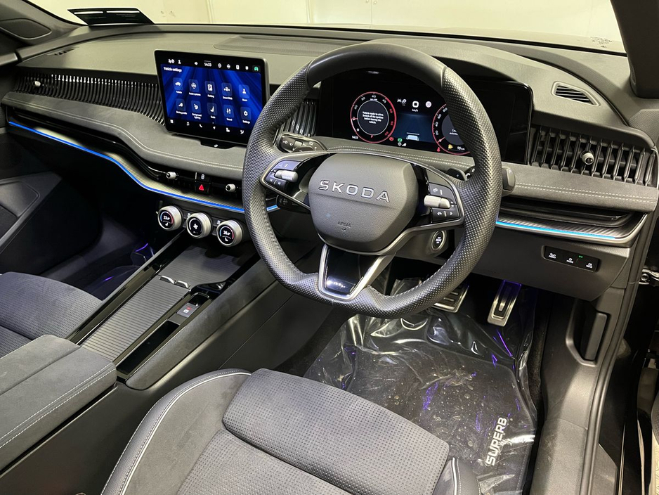 Skoda Superb Sportline DSG 2.0TDI 150BHP - Reversing Camera - Ambient Lighting - Climate Control - Electric Heated Memory Seats - Keyless Start - Apple CarPlay/Android Auto — thumbnail 9