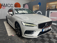 Volvo V60 2020 VOLVOV60 4wd RECHARGE PLUG-IN HYBRID T6 AWD 2.0 AUTOMATIC / CRUISE CONTROL / PARKING CAMERA / ELECTRIC MEMORY & HEATED SEATS / PANORAMIC SUNROOF / HEATED STEERING WHEEL / APPLE CARPLAY AND MORE