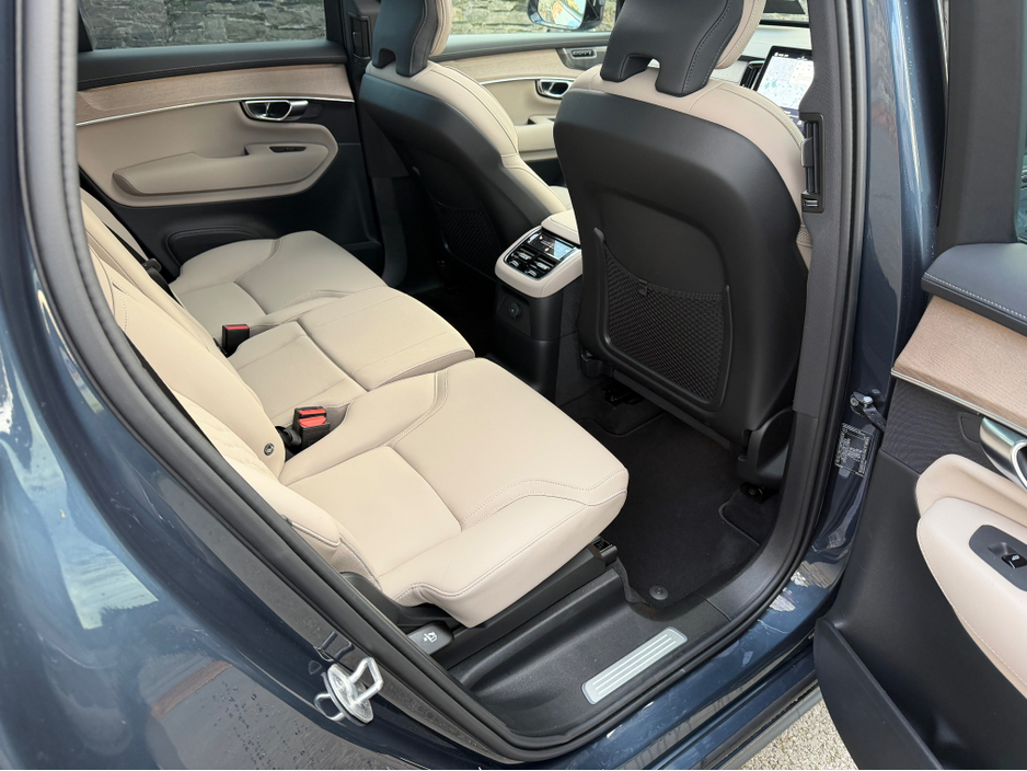 2025 Volvo XC90 2L Petrol Plug-in Hybrid For Sale Images