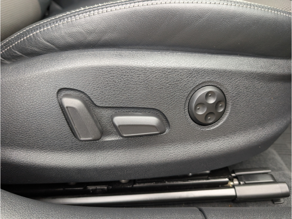 Audi A3 HATCHBACK S-LINE AUTOMATIC 1.4 PETROL //HIGH SPEC//LOW MILES//HALF LEATHER HEATED SEATS//KEYLESS ENTRY//REVERSE CAMERA//ADAPTIVE CRUISE CONTROL// — thumbnail 25