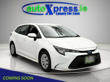 Toyota Corolla 1.8 HYBRID X, Reversing...