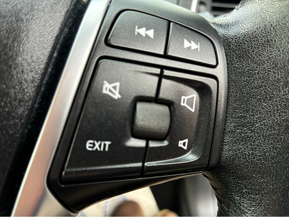 2018 Volvo V40 2L Diesel For Sale Images