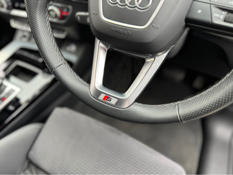 2023 Audi Q5 2.0L Petrol Plug-in Hybrid For Sale Images