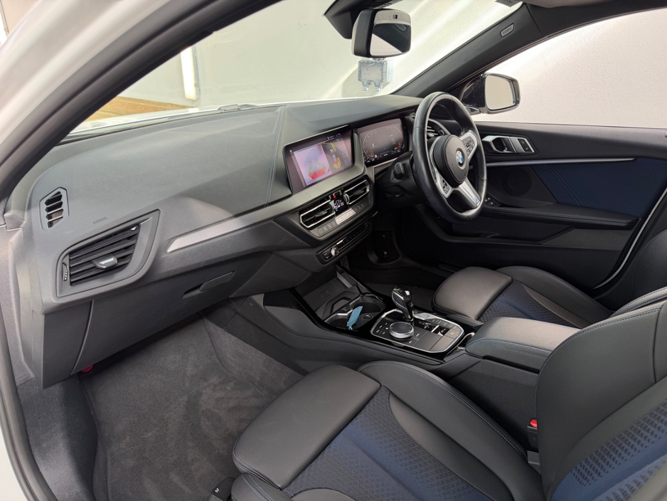 BMW 1 Series 118D M-SPORT M-PERFORMANCE PLUS 150 BHP DIESEL AUTOMATIC // APPLE CARPLAY // LED MATRIX LIGHTING // VIRTUAL DASH // ELECTRIC HALF LEATHER // PARK ASSIST W/REVERSING CAMERA // AA APPROVED DEALER 2026 — thumbnail 19