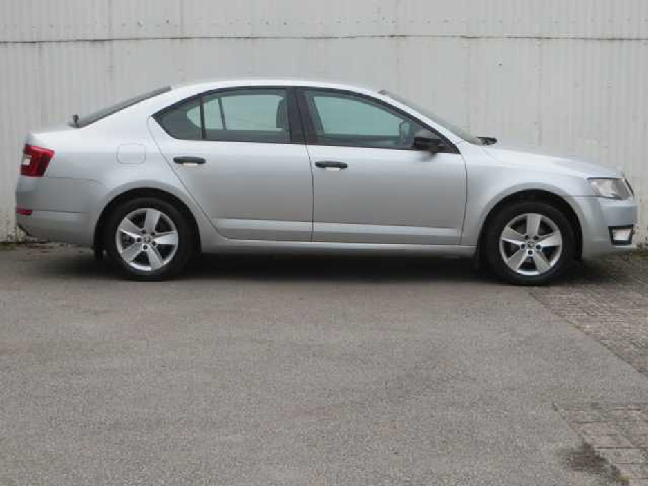 2014 Skoda Octavia 1.2L Petrol For Sale Images