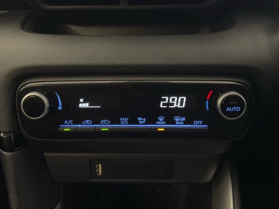 Toyota Yaris Luna Hybrid — thumbnail 18