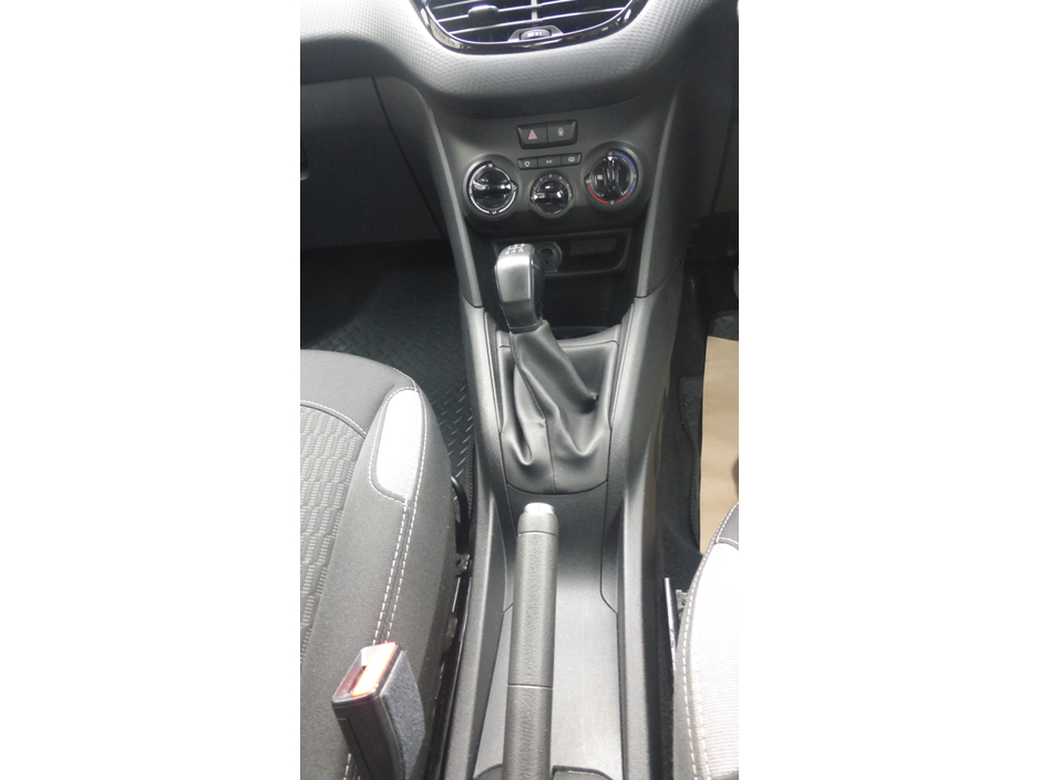 Peugeot 208 PURETECH ACTIVE 3DR DIESEL 1.2 — thumbnail 17