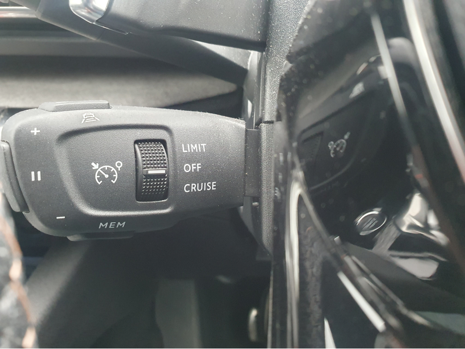 2022 Peugeot 3008 1.6L Petrol Plug-in Hybrid For Sale Images