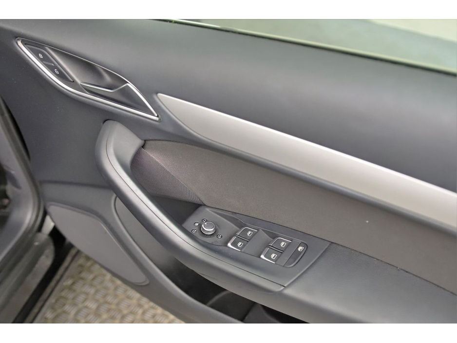 Audi Q3 *Just Reduced* 1.4 TFSI S-TRONIC *PARK SENSORS* — thumbnail 25